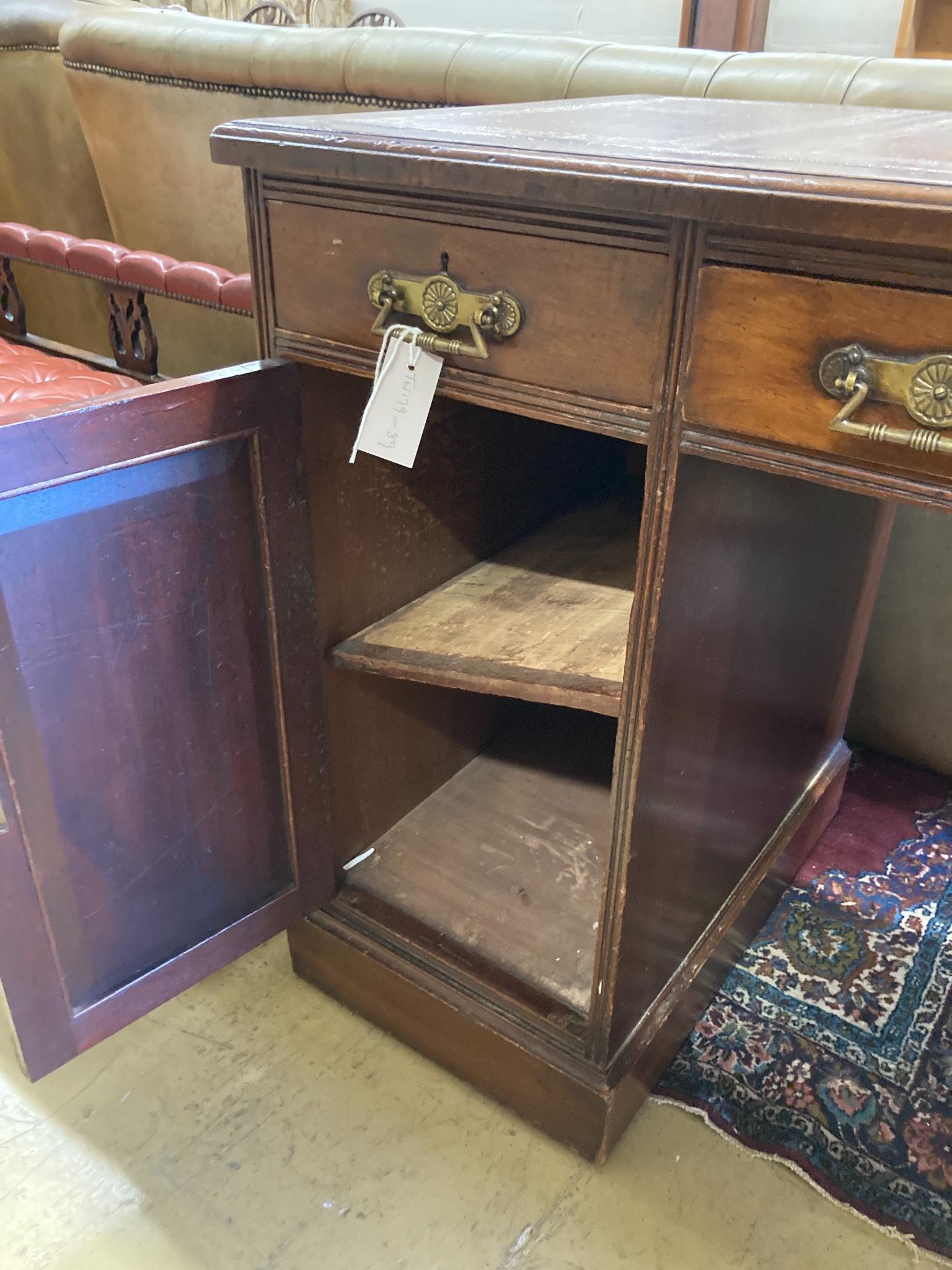 An Edwardian mahogany kneehole desk